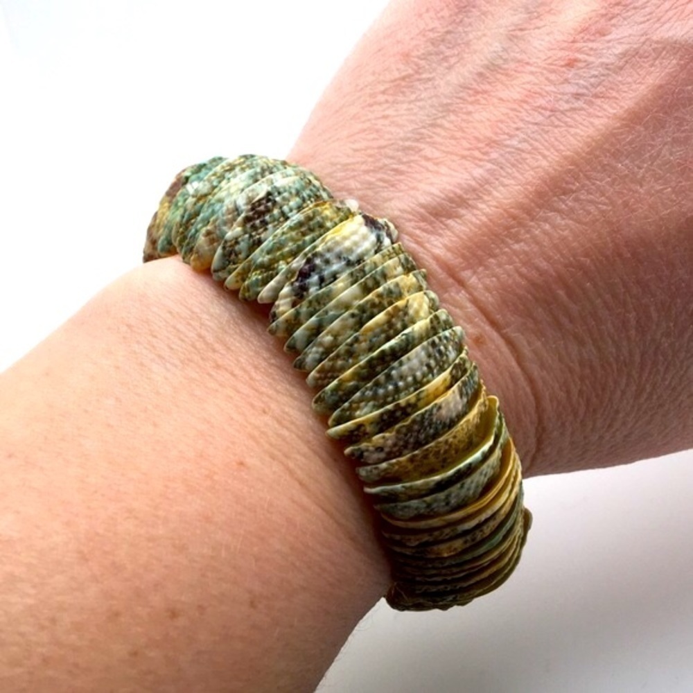 Stackable Seashell Croc Scale Bracelet - Picture 2 of 7